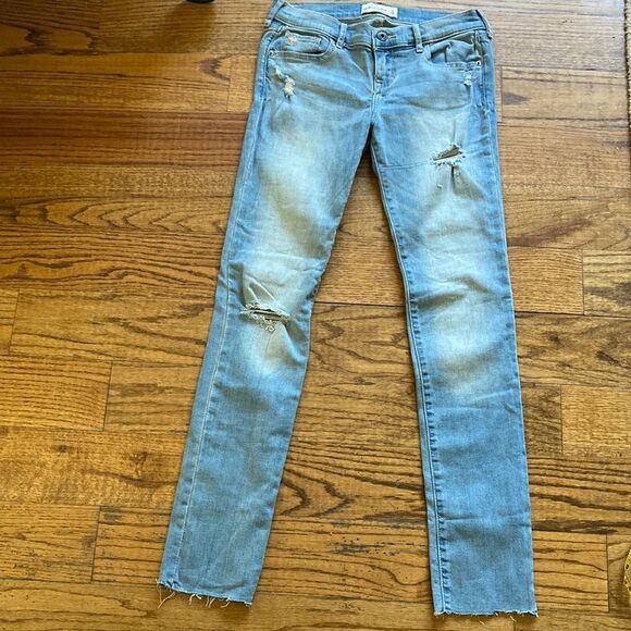 Abercrombie  Kids Light Wash Distressed Skinny Raw Hem Jeans Size 16 - Picture 1 of 14